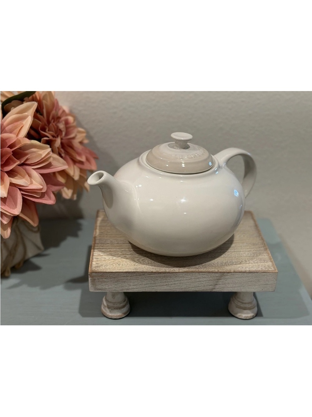 Le Creuset 1.3L Classic Teapot
MERINGUE Stoneware Glossy Finish
Second Choix NEW - Picture 4 of 9